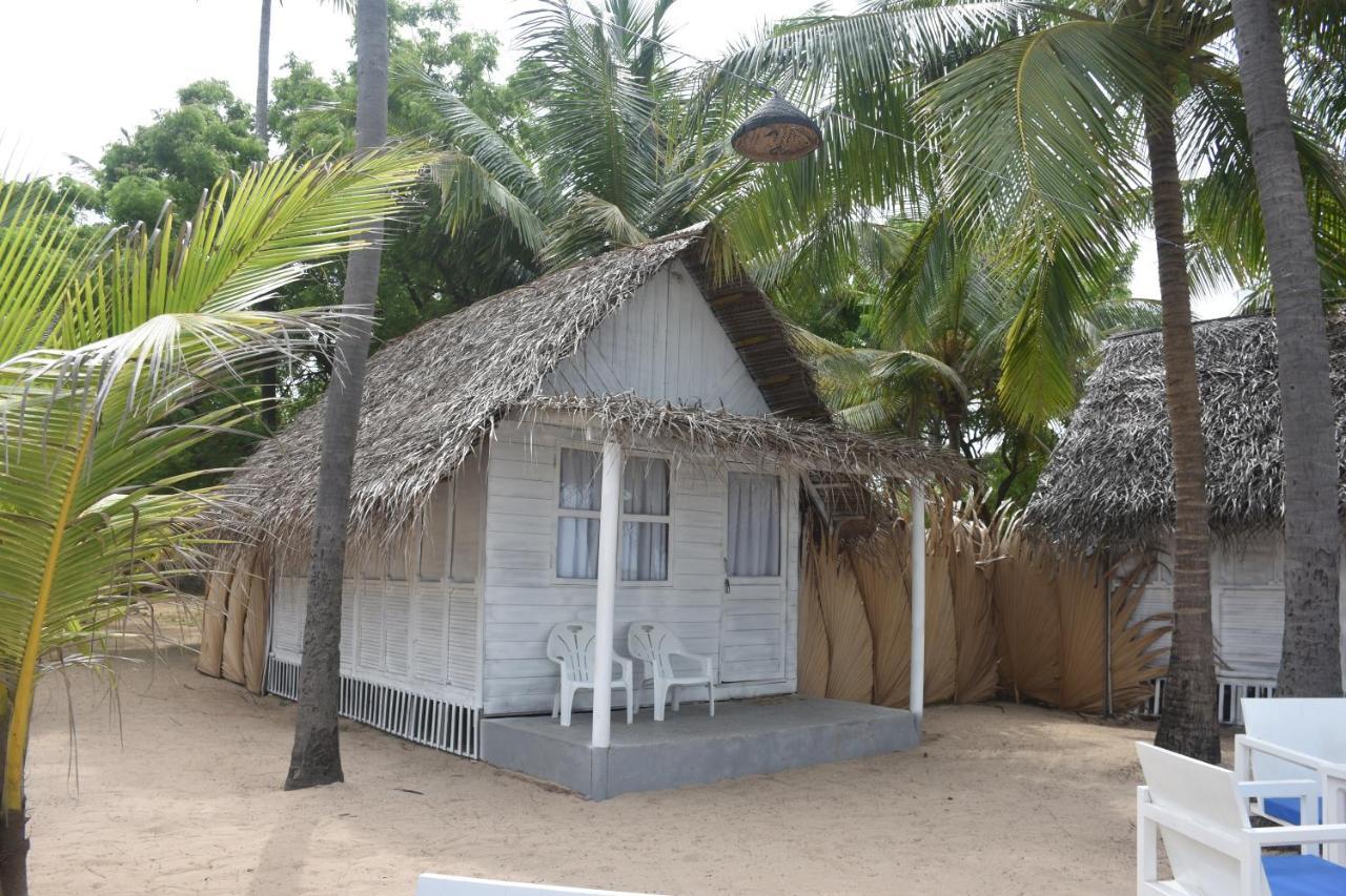 Alfresco Beach Hotel Uppuveli Eksteriør billede